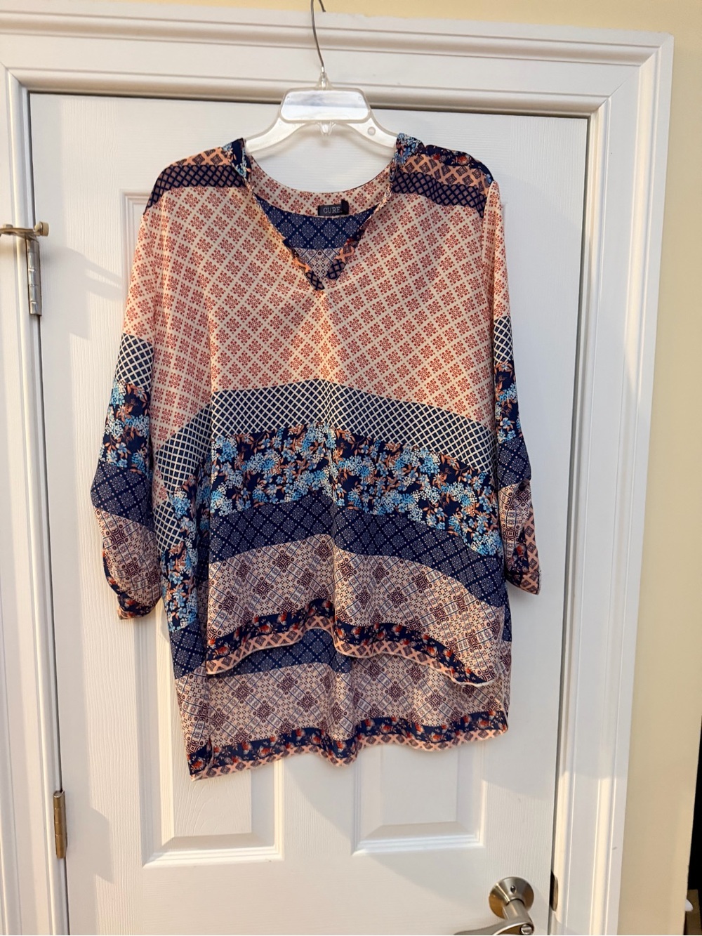 Ladies Size XL "CURE." Mixed Print V-Neck Tunic in Navy & Peach BOHO GUC